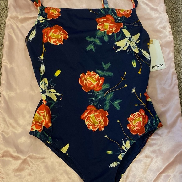 Roxy one piece swimsuit - Picture 5 of 5